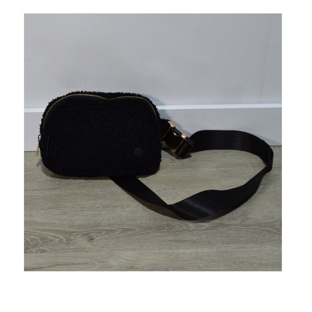 Kyodan Cloud Black Sherpa Belt Bag